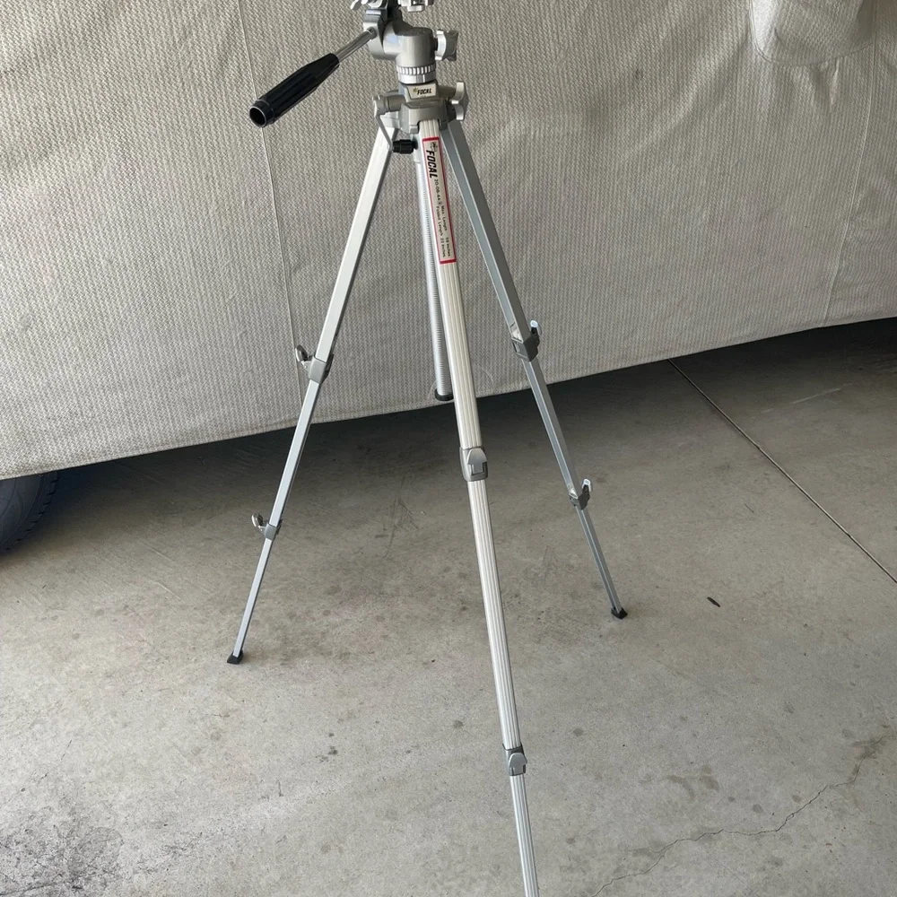 Tripod 59 inch like new. Please See photos for more details